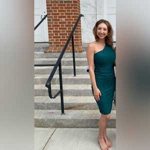 Emerald Green One-Shoulder Body-Con Dress
